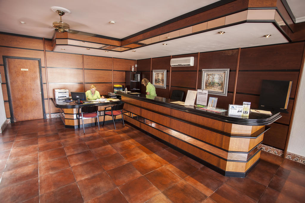 Bahia Park Hotel Cala En Porter  Bagian luar foto