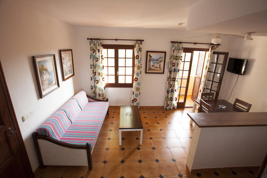 Bahia Park Hotel Cala En Porter  Bagian luar foto
