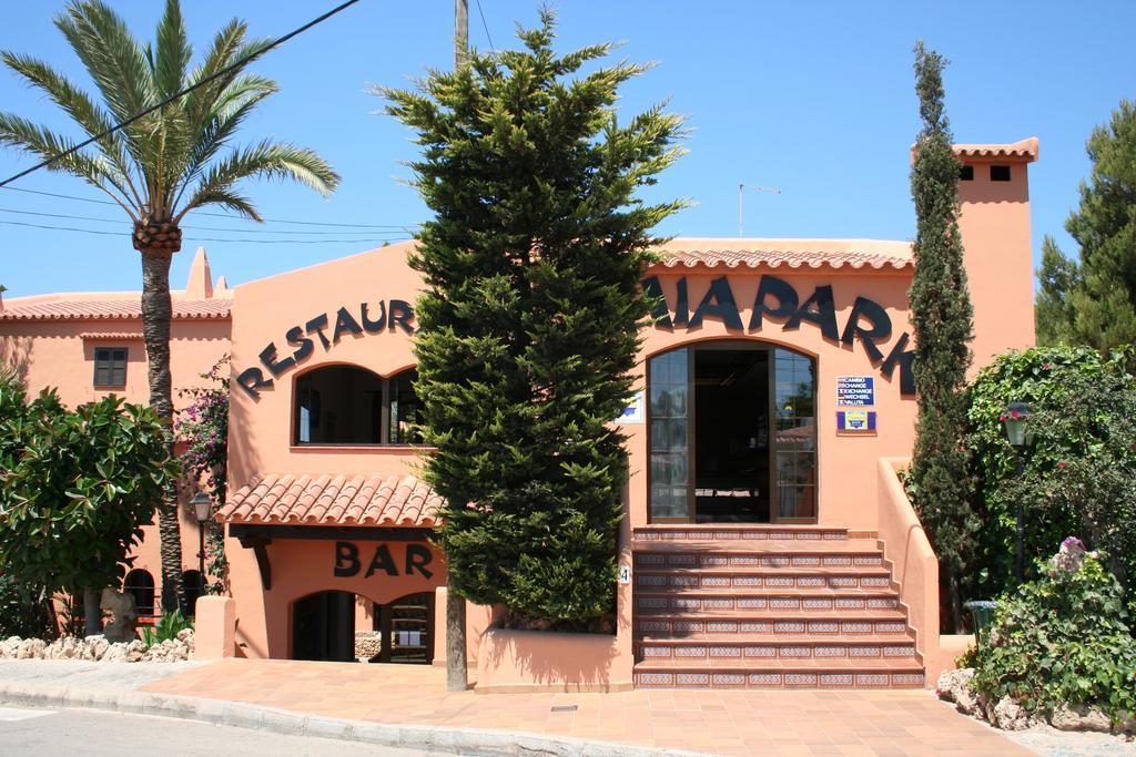 Bahia Park Hotel Cala En Porter  Bagian luar foto