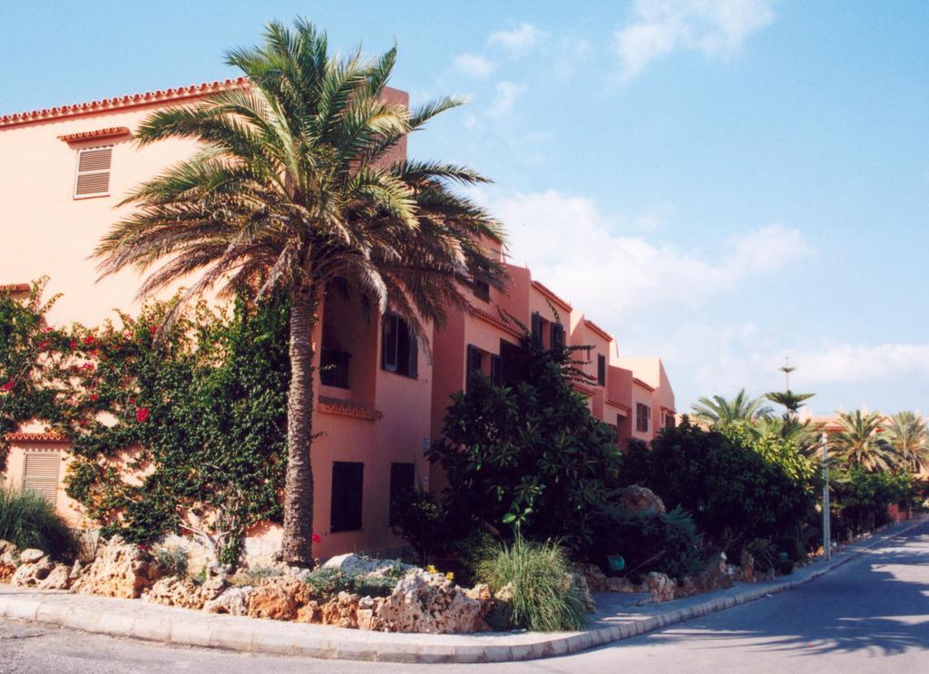 Bahia Park Hotel Cala En Porter  Bagian luar foto