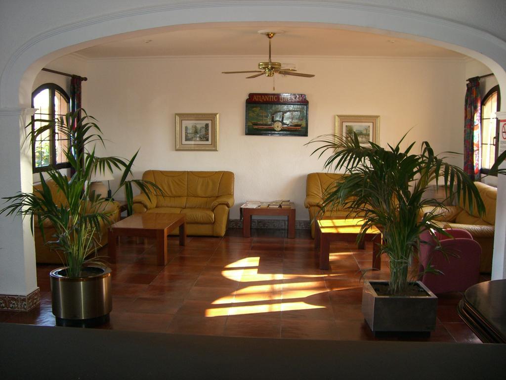 Bahia Park Hotel Cala En Porter  Bagian luar foto